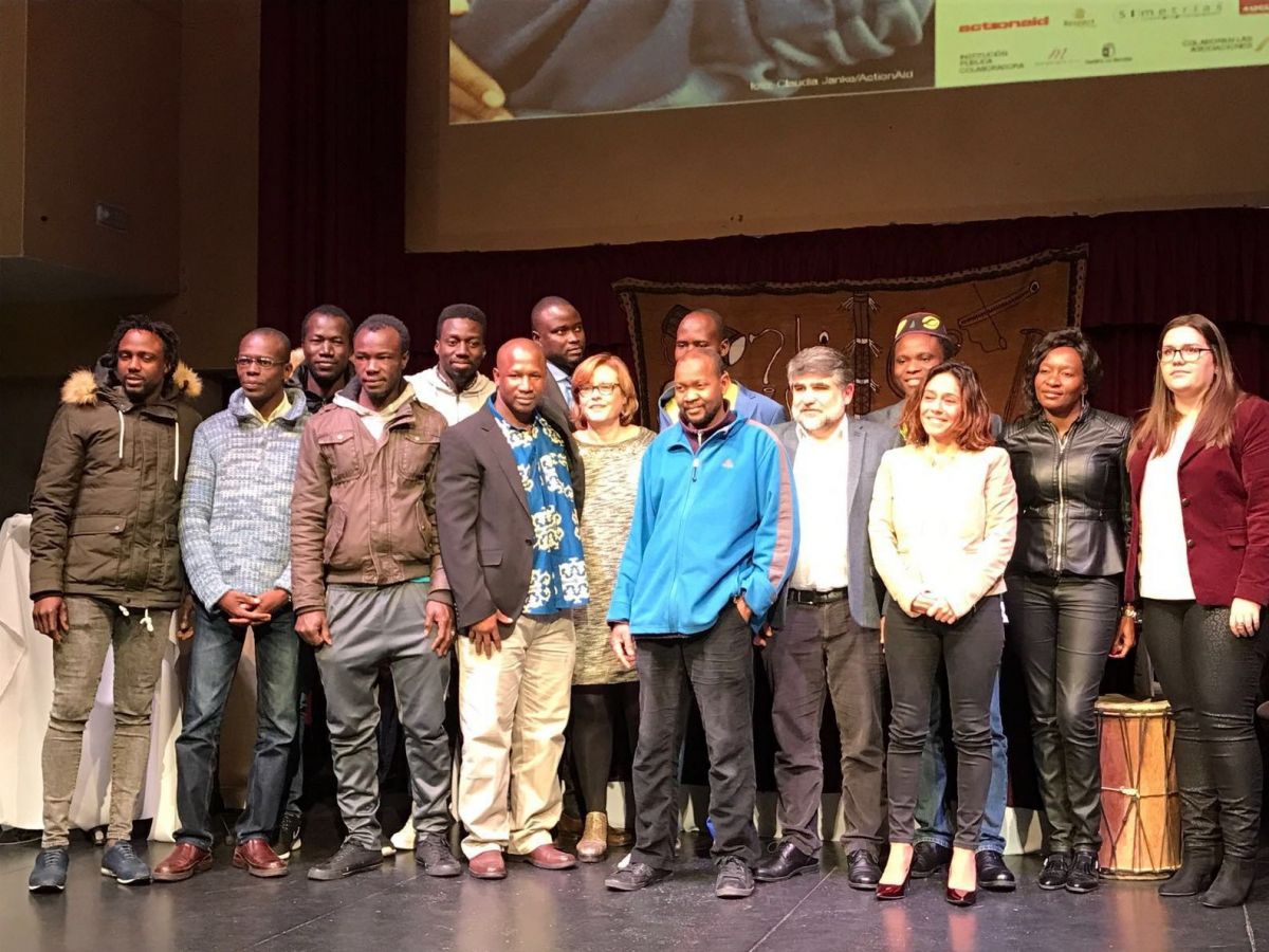 Jóvenes inmigrantes Comarca Sagra que participaran en el Foro de los hombres AFTER, equipo de after de Simetrias, junto con la Directora provincial Instituto Mujer y Director Provincial Bienestar JCCM